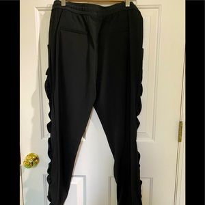 Jolt Black pants w ruffle
